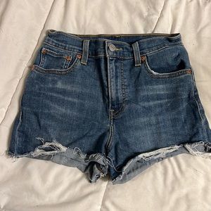 Levi’s Short like new women